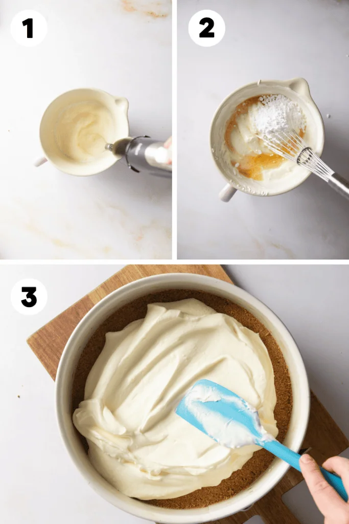 Die Creme wird zubereitet und auf den Keksboden gegeben.