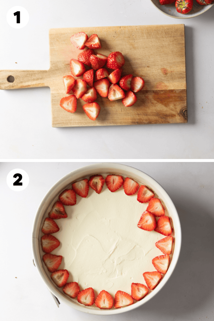 Die Erdbeeren werden klein geschnitten und auf den Kuchen verteilt.
