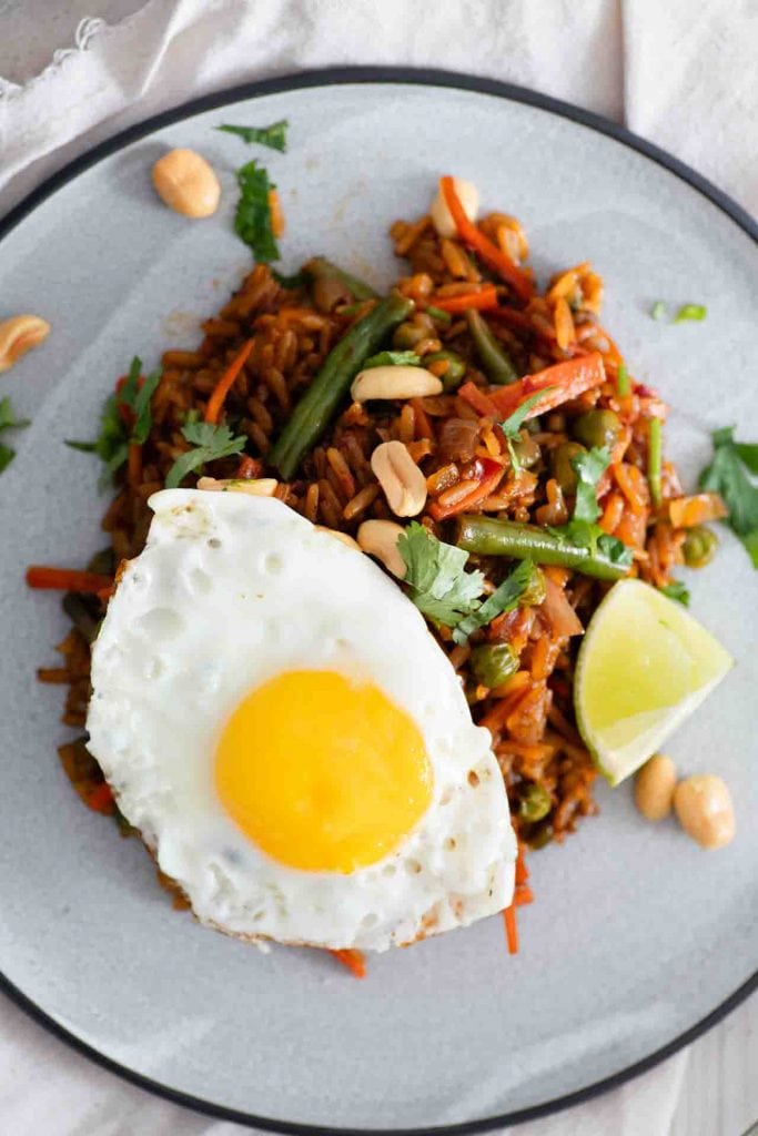 Das fertige Nasi Goreng Rezept Original nach indonesischem Rezept, wie aus Bali.