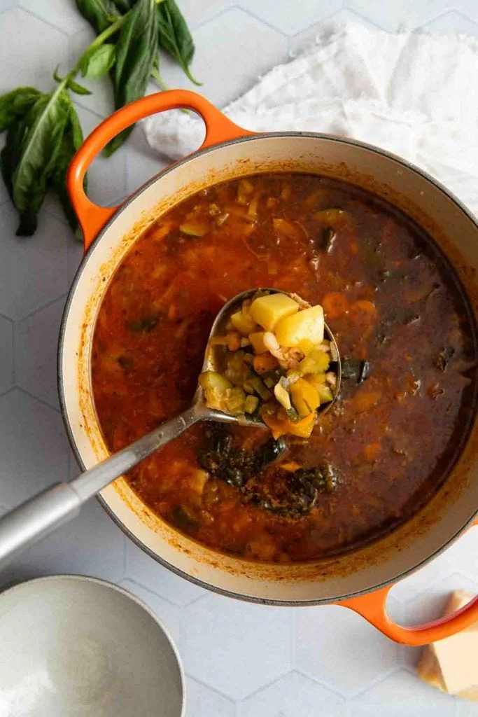 Das Rezept für die Minestrone ist recht einfach und schnell gekocht.
