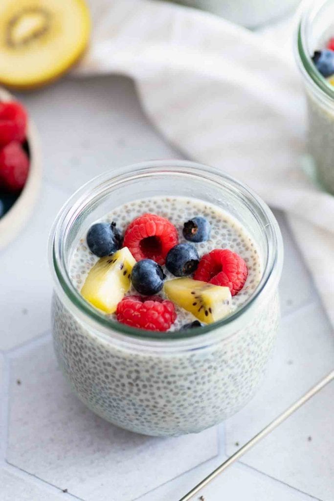Die Chia-Samen zubereitung mit Milch ergibt dieses leckere Frühstück.