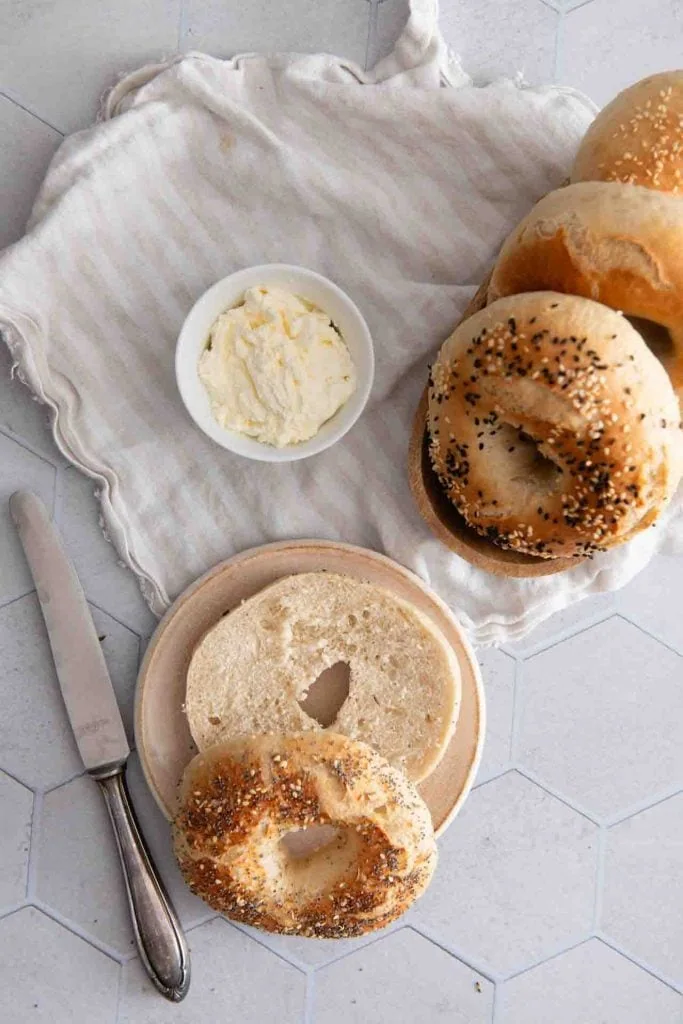 Bagels selber machen nach einem New Yorker inspirierten Rezept.