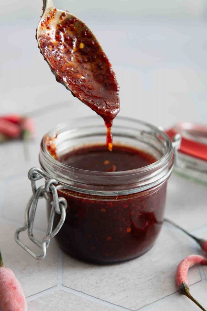 Honig mit Chili​ in einem Glas
