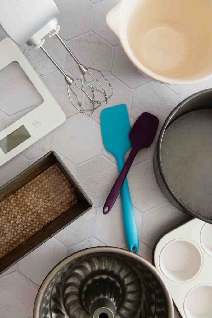 Alle Utensilien zum Backen.