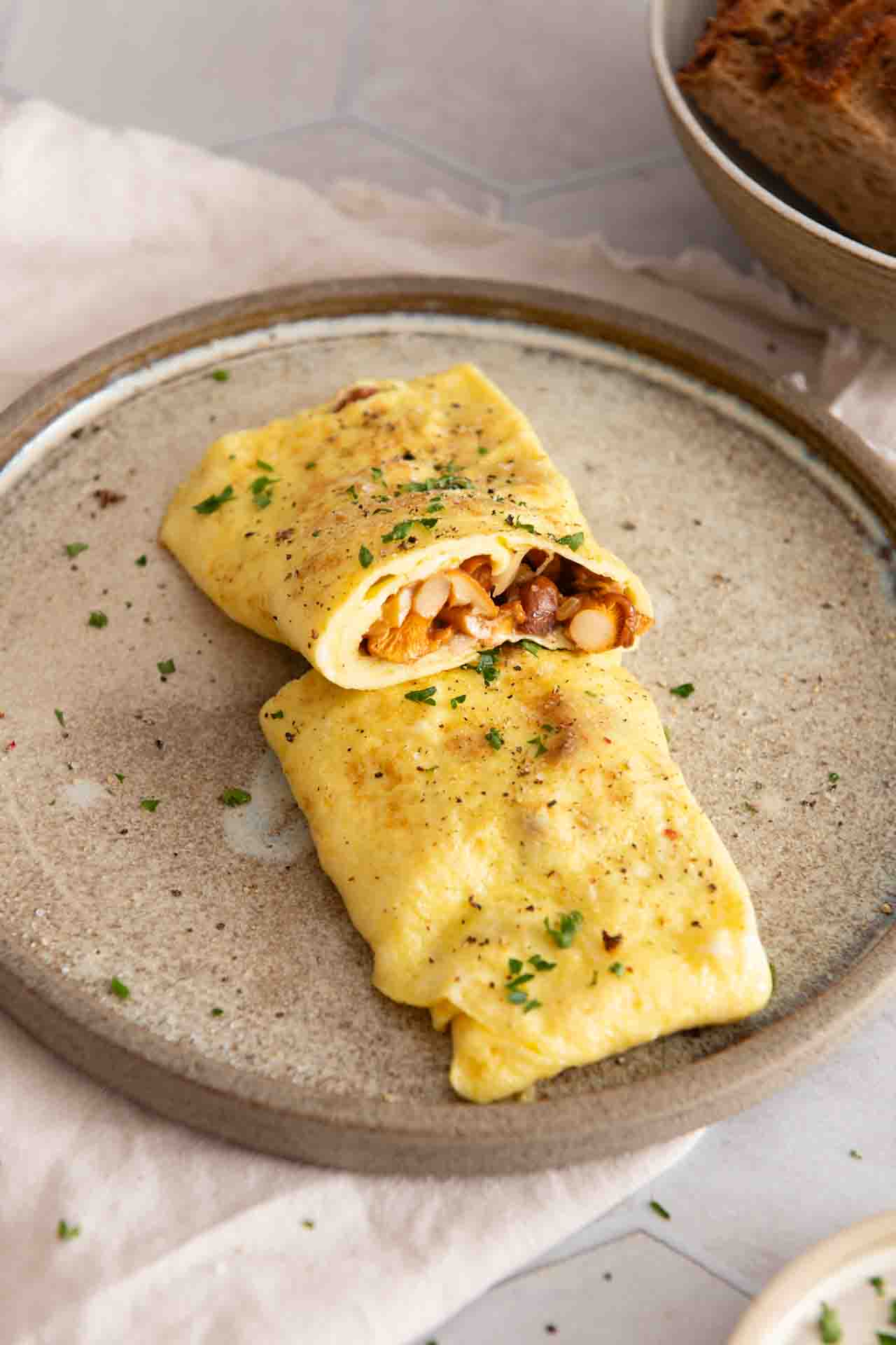 Omelett mit Pfifferlingen: So wird es saftig, aromatisch und gelingt sicher