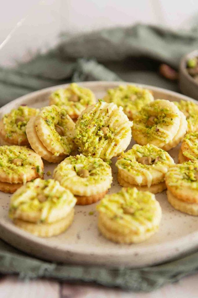 Pistazien Plätzchen gefüllt mit Pistaziencreme.