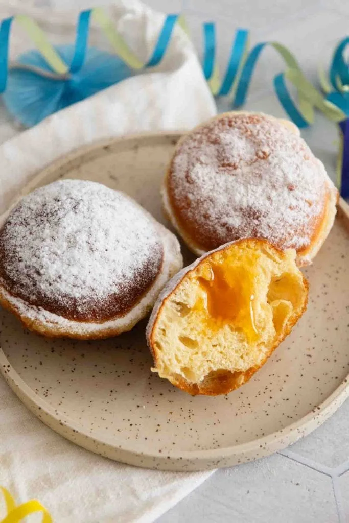 Mein Krapfen Rezept ist einfach und schnell zu Hause gemacht.