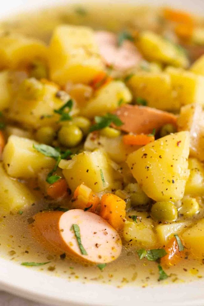 Der Erbseneintopf vegetarisch in der Nahaufnahme.